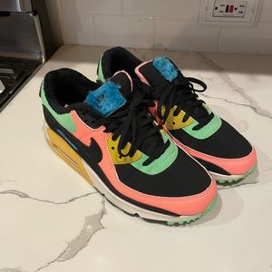 Women’s Nike Air Max 90